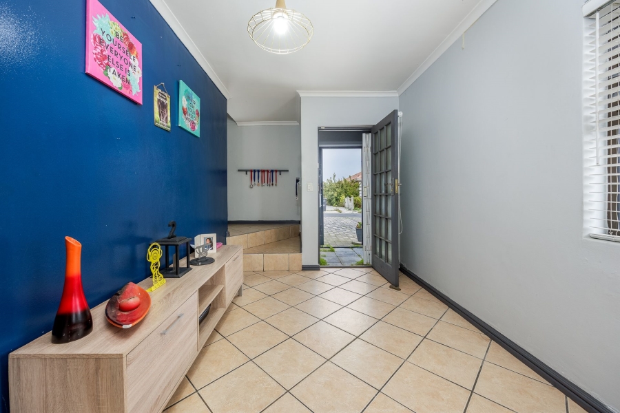 5 Bedroom Property for Sale in Hagley Western Cape
